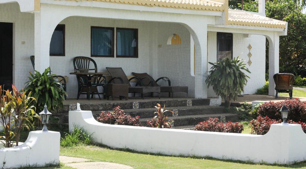 Casa Del Mar Beach Resort San Remigio  Exterior photo