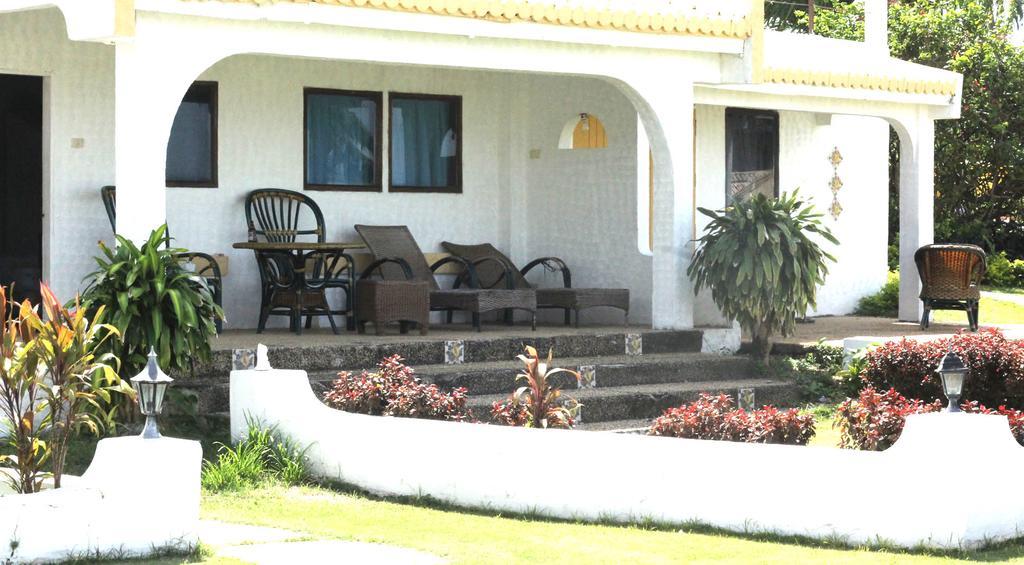 Casa Del Mar Beach Resort San Remigio  Exterior photo